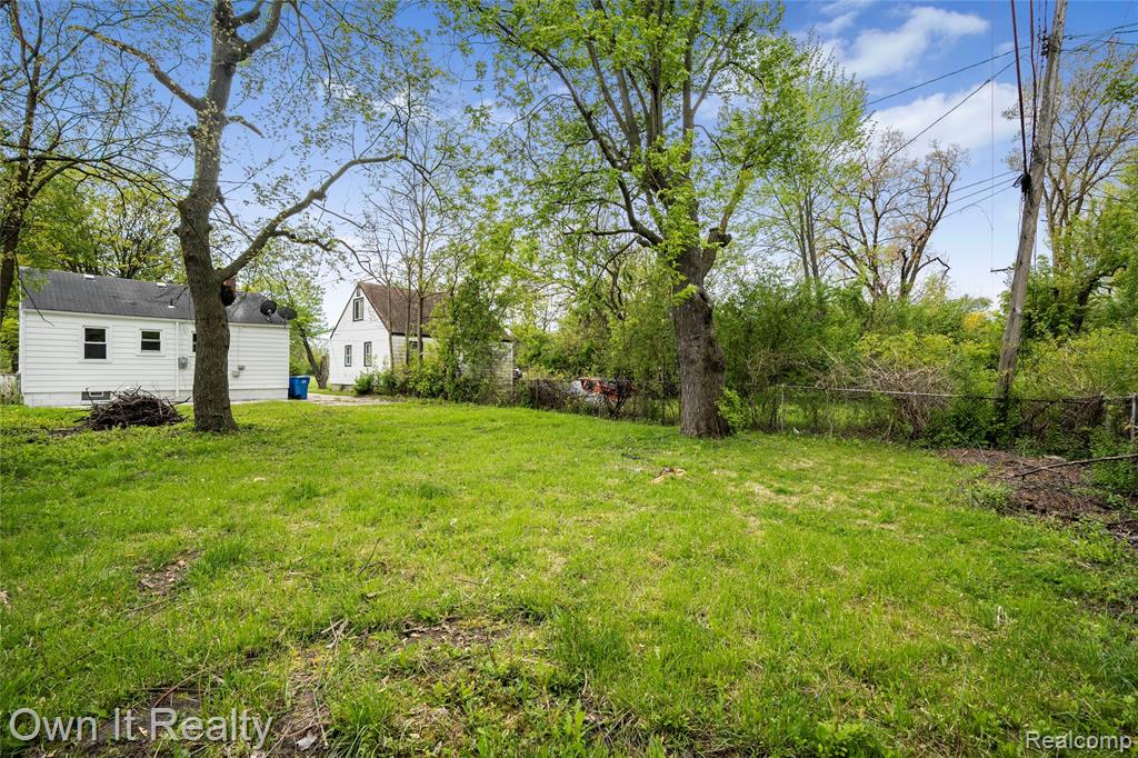 26010 Yale Street Property Photo 20