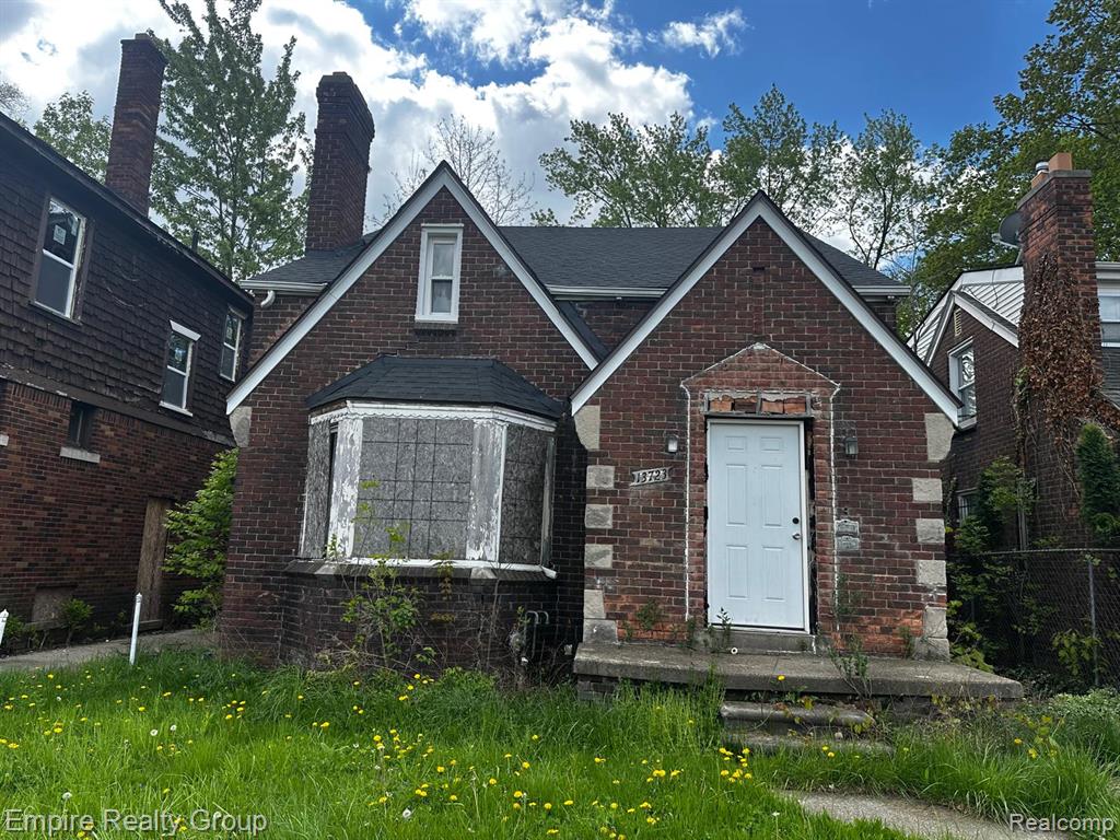 13723 Castleton Street Property Photo 1