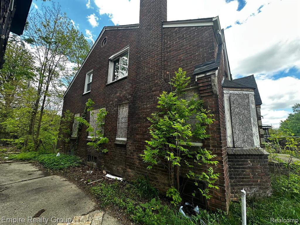 13723 Castleton Street Property Photo 2