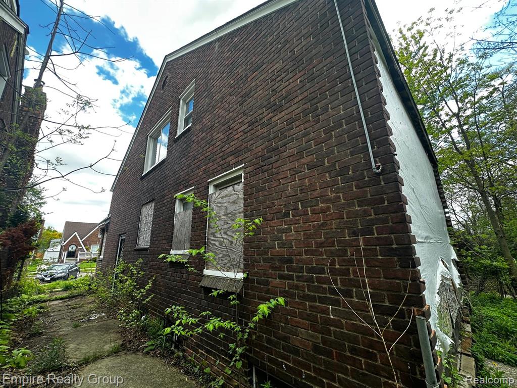 13723 Castleton Street Property Photo 3