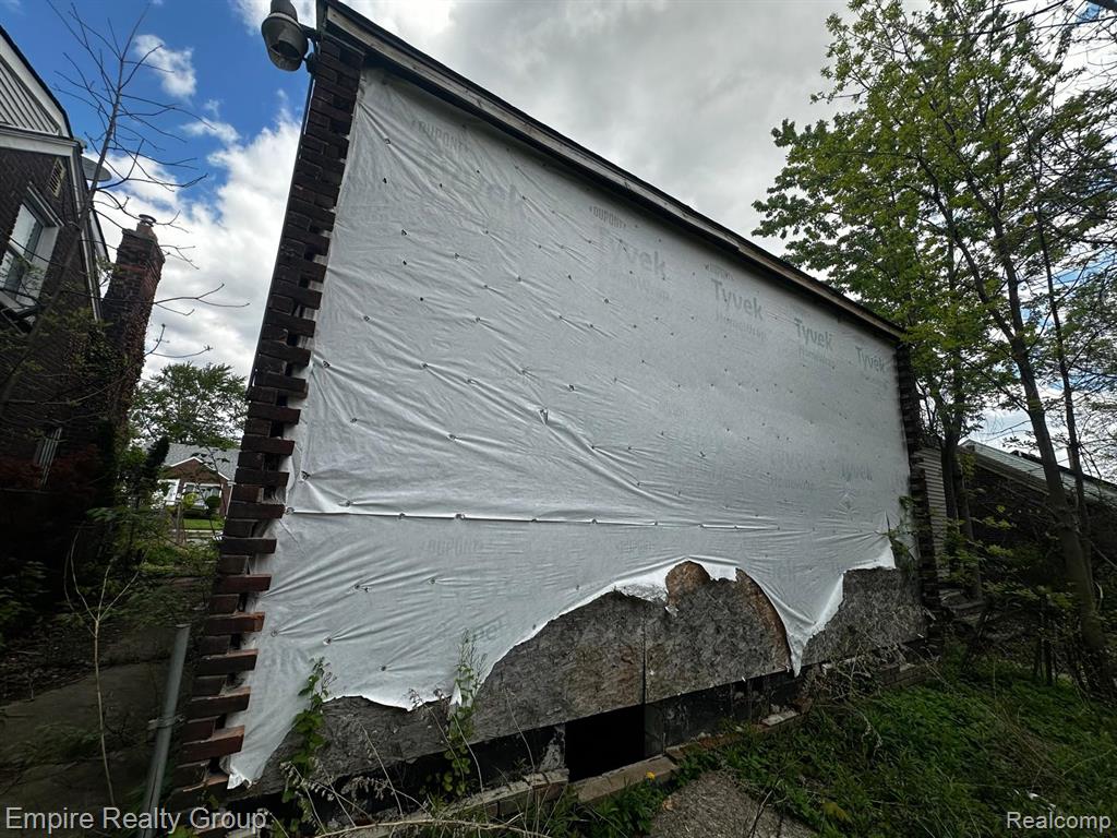 13723 Castleton Street Property Photo 4