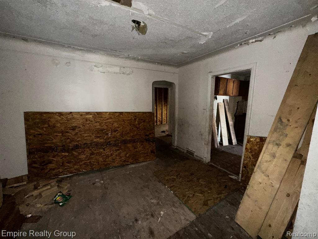 13723 Castleton Street Property Photo 7