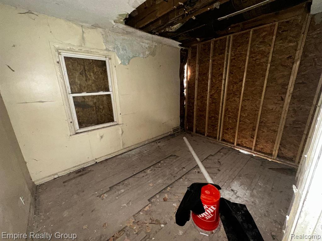 13723 Castleton Street Property Photo 8
