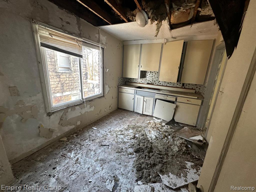 13723 Castleton Street Property Photo 15