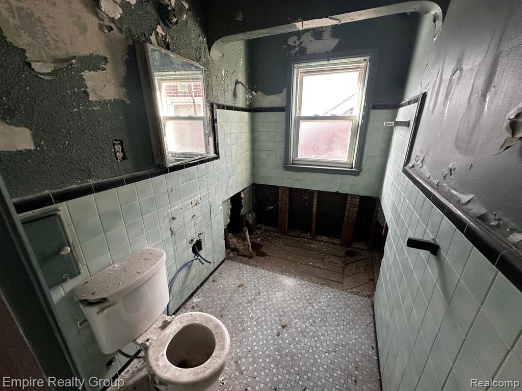 13723 Castleton Street Property Photo 16
