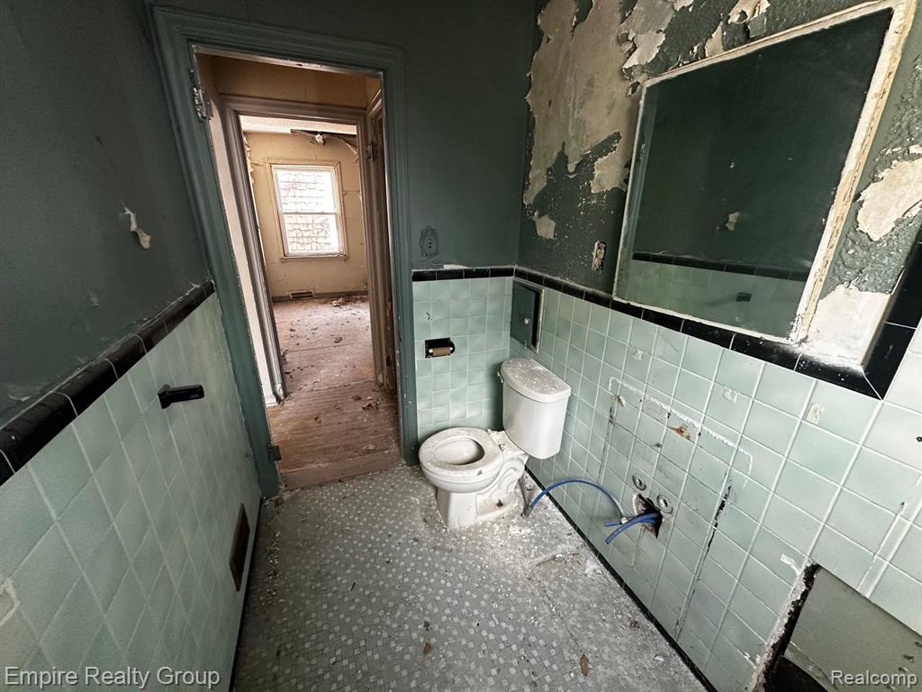 13723 Castleton Street Property Photo 17