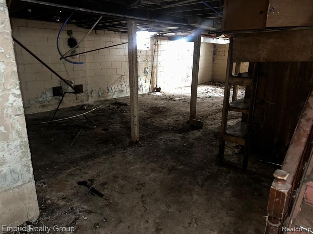 13723 Castleton Street Property Photo 22
