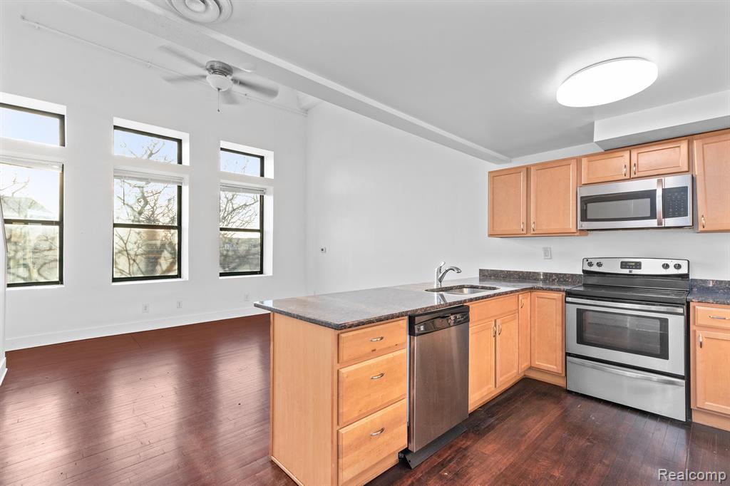 609 E Kirby Street Property Photo 4