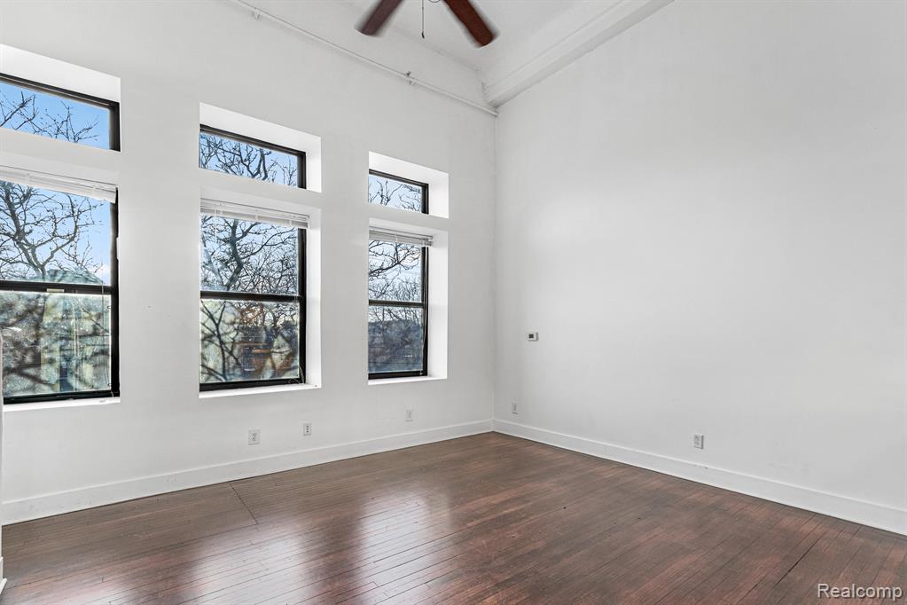 609 E Kirby Street Property Photo 6