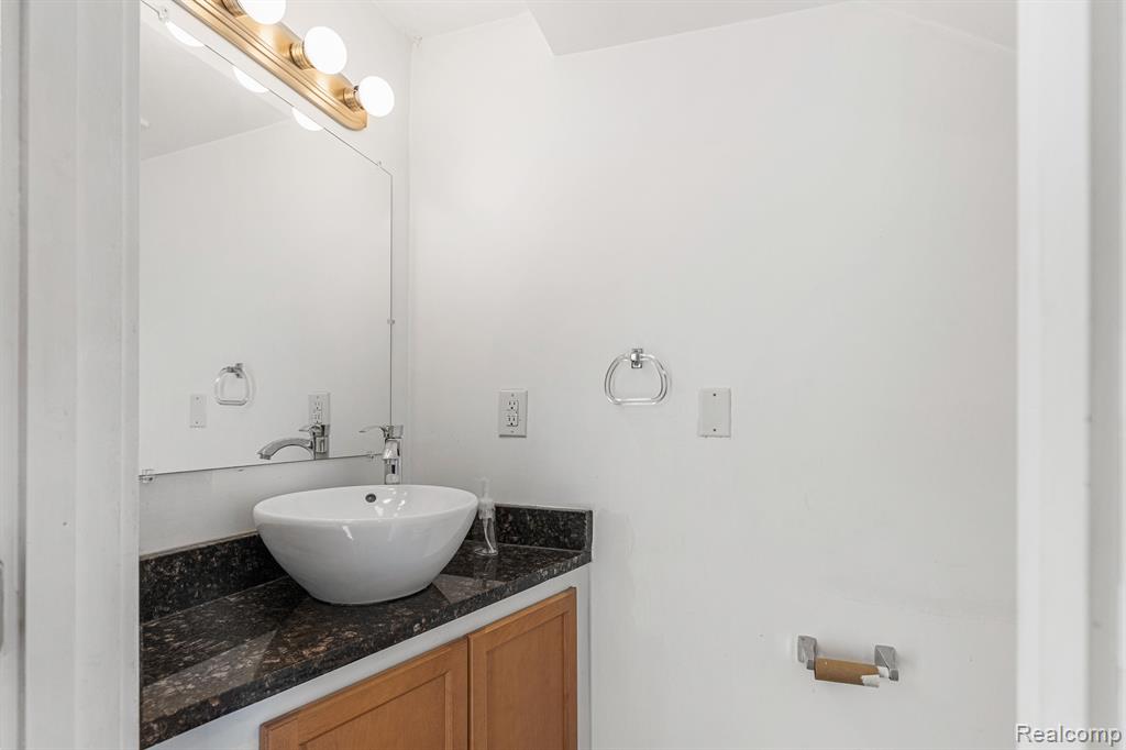 609 E Kirby Street Property Photo 8