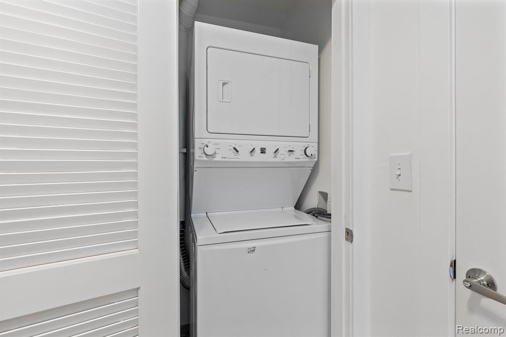 609 E Kirby Street Property Photo 9