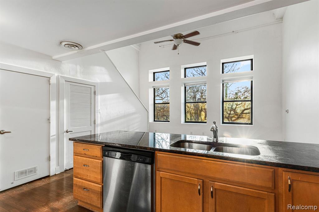 609 E Kirby Street Property Photo 10