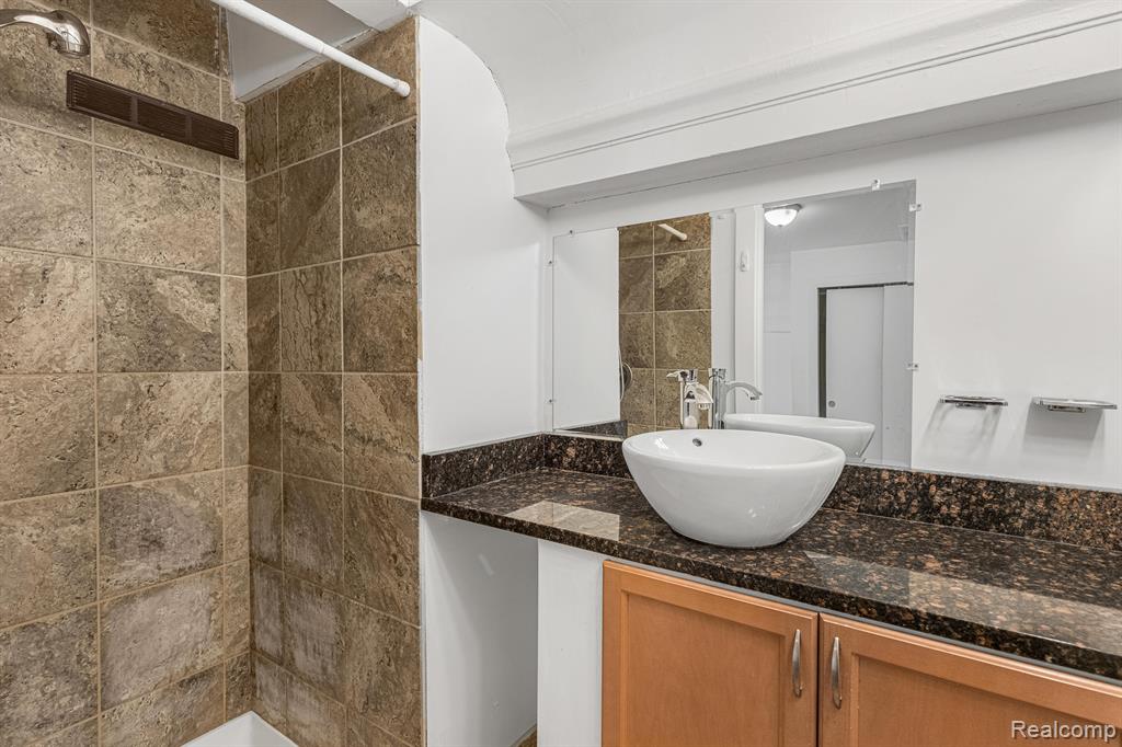 609 E Kirby Street Property Photo 14