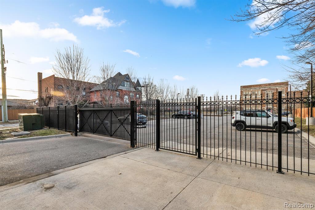 609 E Kirby Street Property Photo 17