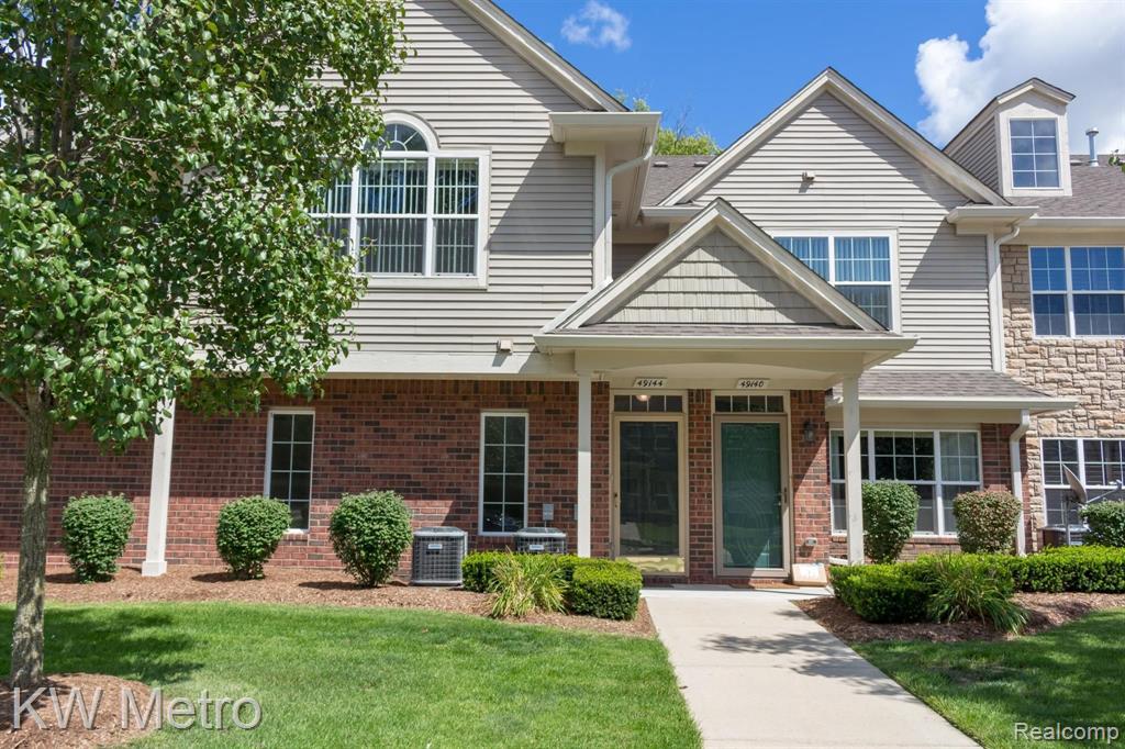 49144 W WOODS Drive Property Photo 1