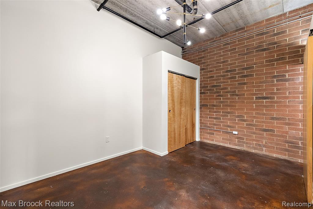 333 E Parent Avenue Property Photo 12