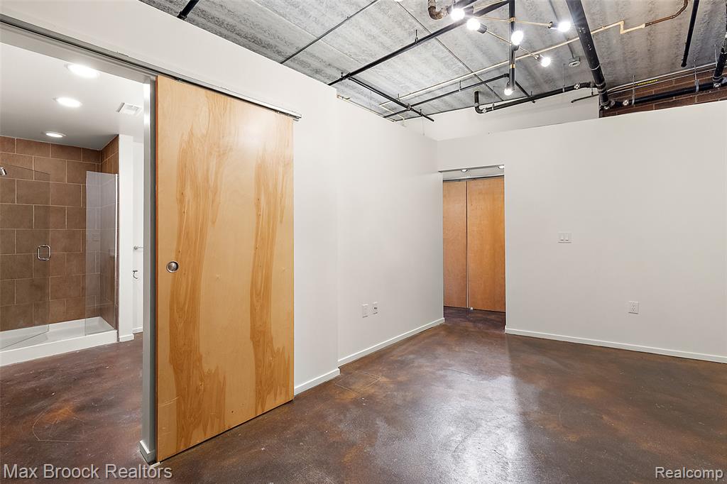 333 E Parent Avenue Property Photo 13