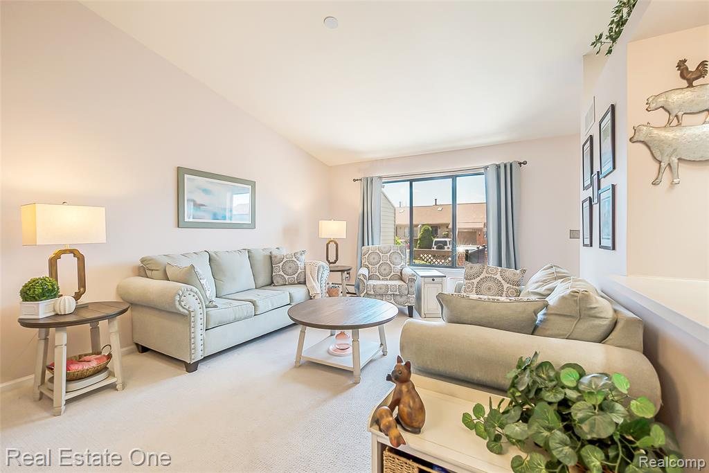 61962 Yorktown Drive Property Photo 13