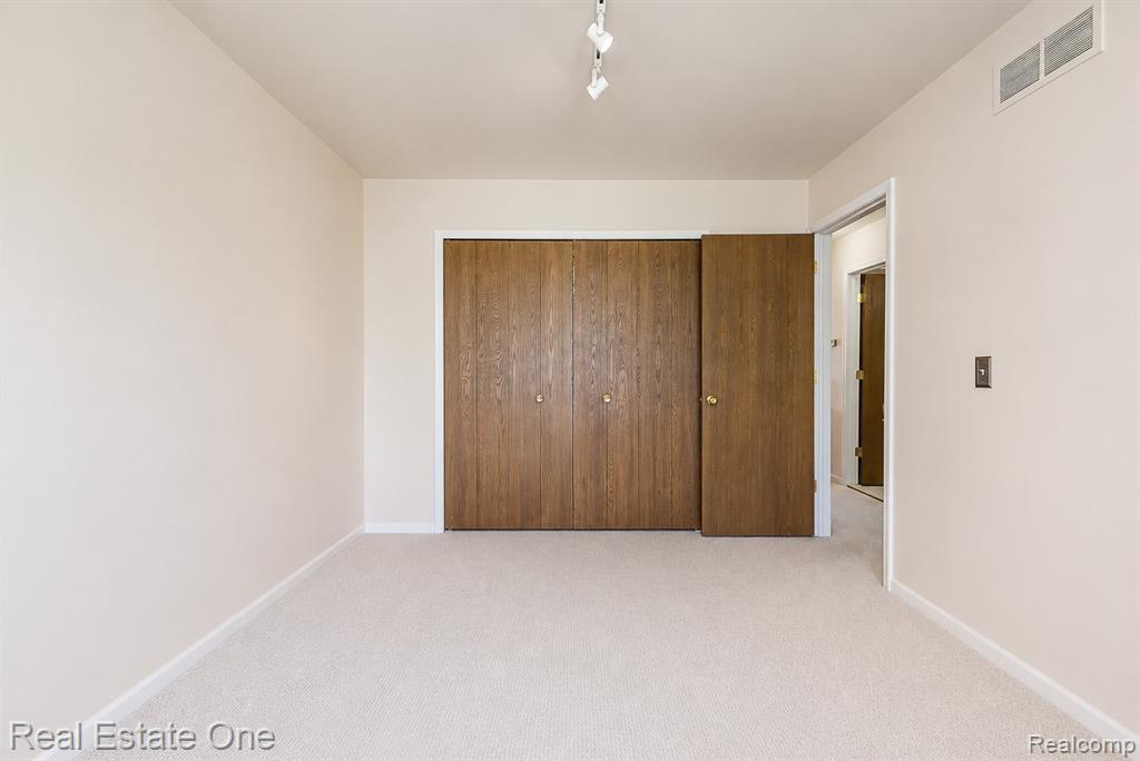 61962 Yorktown Drive Property Photo 15
