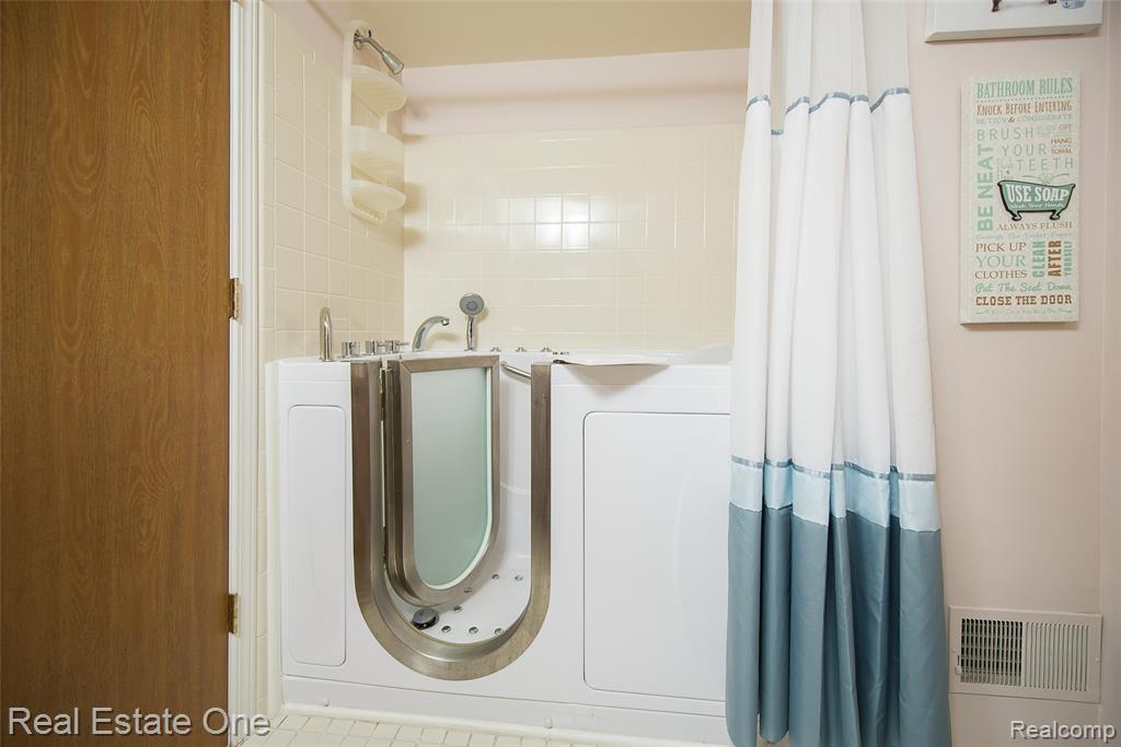 61962 Yorktown Drive Property Photo 17