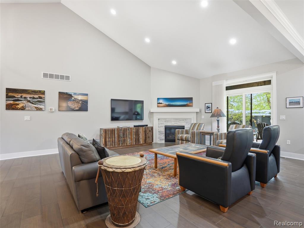 3513 Pointe Shore Drive Property Photo 10