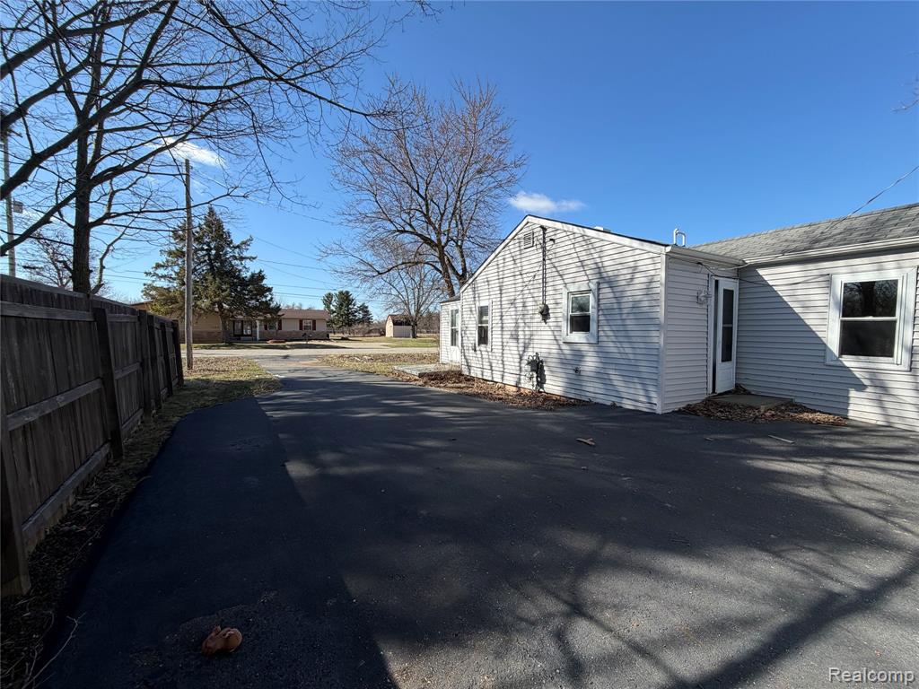1038 W Pine Avenue Property Photo 3