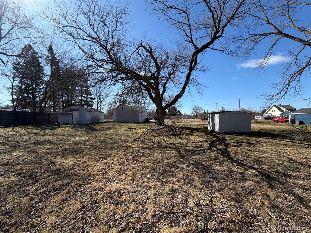 1038 W Pine Avenue Property Photo 8