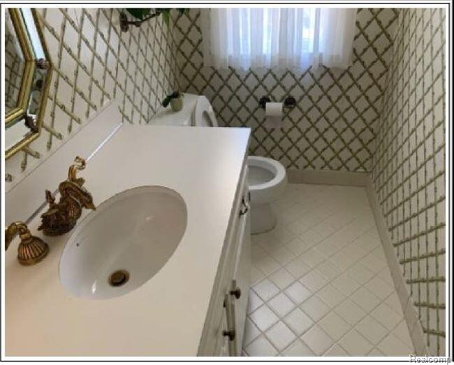 491 Colonial Road Property Photo 29
