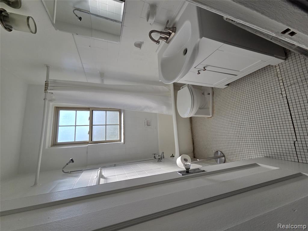1360 Seward Street Property Photo 3
