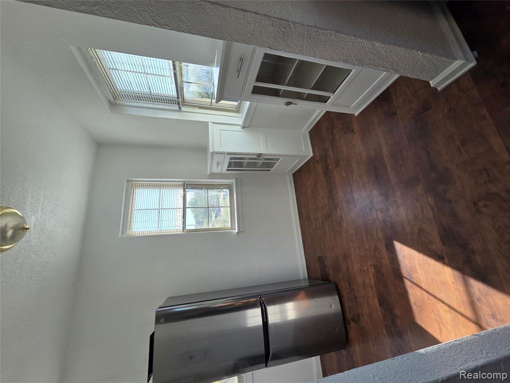 1360 Seward Street Property Photo 4