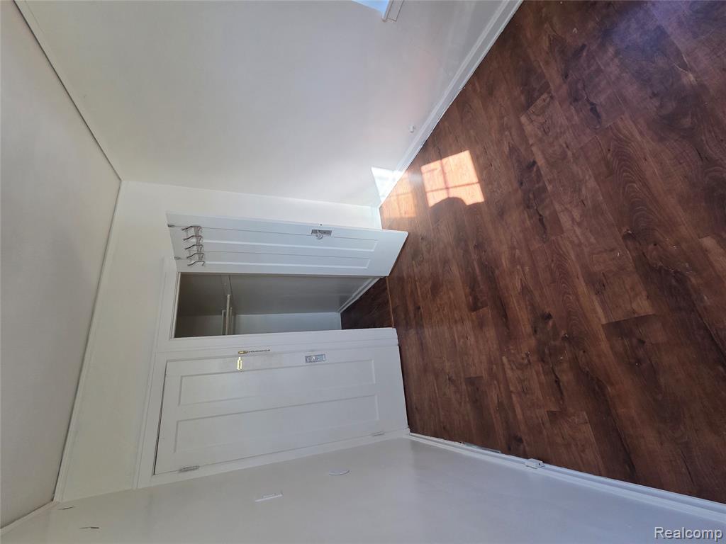 1360 Seward Street Property Photo 9