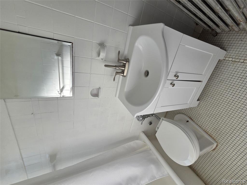 1360 Seward Street Property Photo 11
