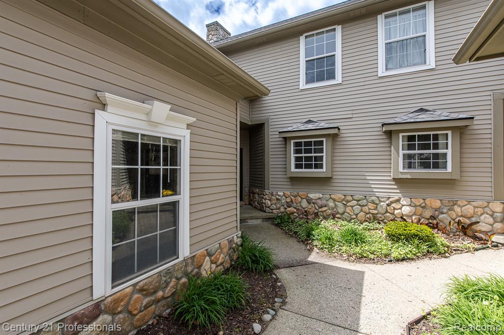 4509 Alexander Pines Drive Property Photo 4