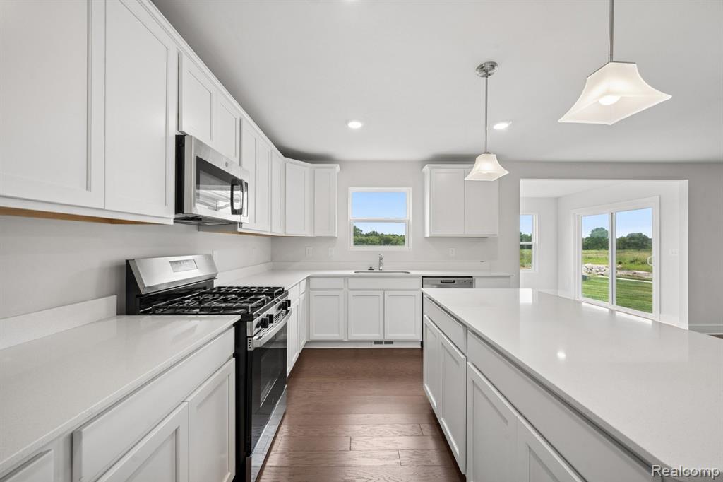 647 Harvest Way Property Photo 4