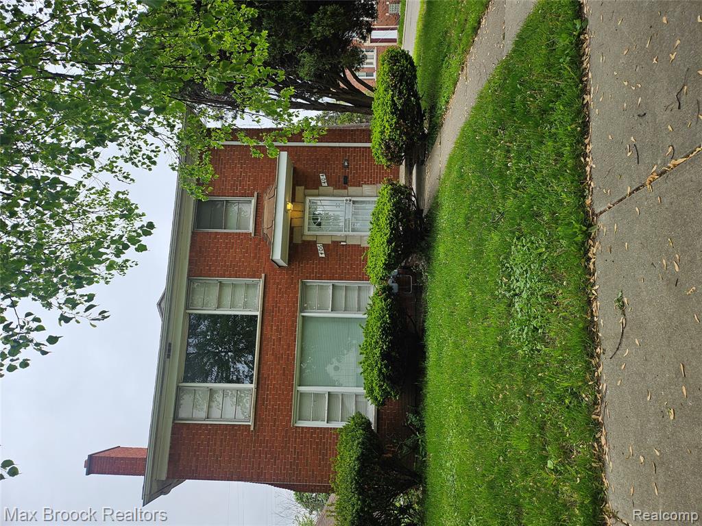 404 W Golden Property Photo 1