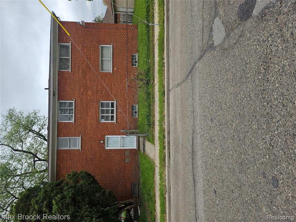 404 W Golden Property Photo 2