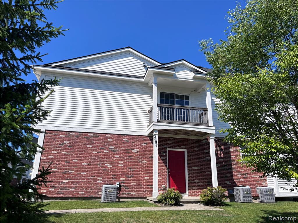 2604 Riversedge Drive Property Photo 1