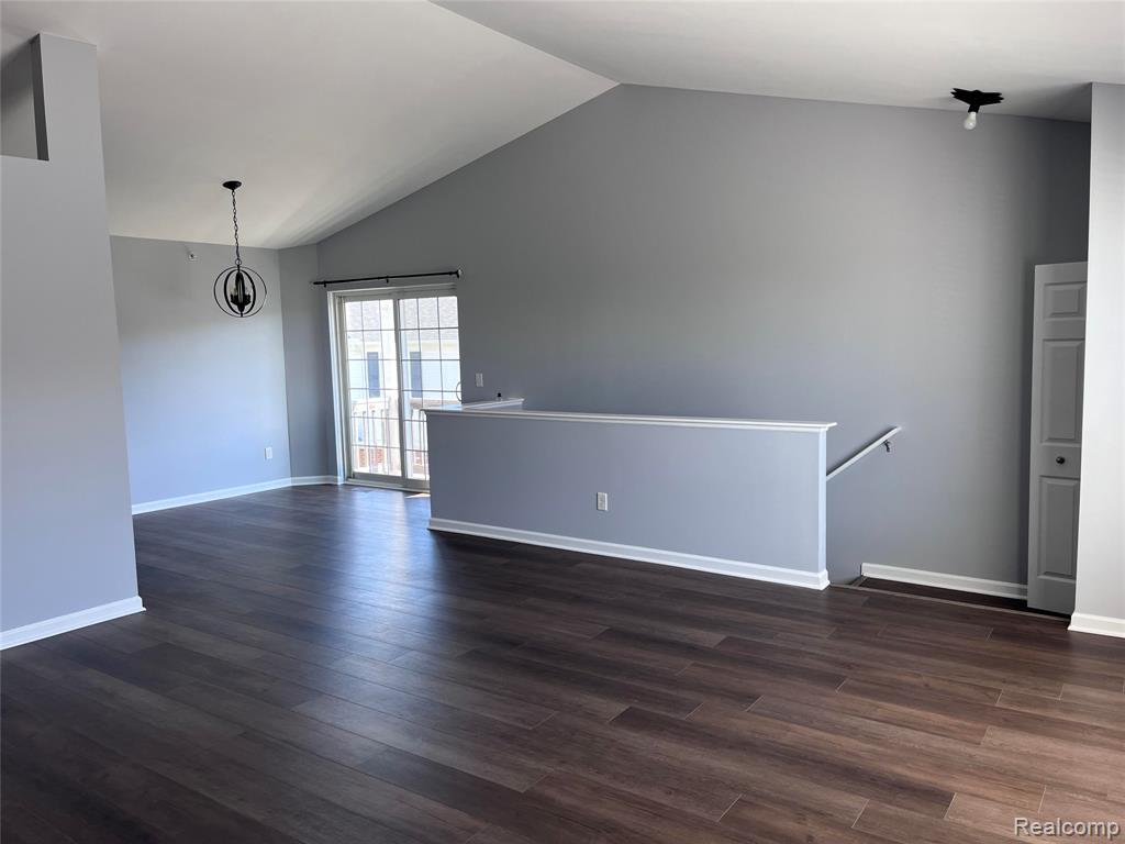 2604 Riversedge Drive Property Photo 3
