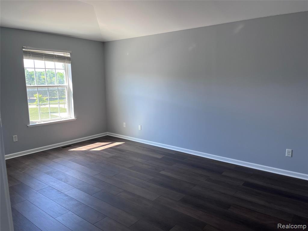 2604 Riversedge Drive Property Photo 9