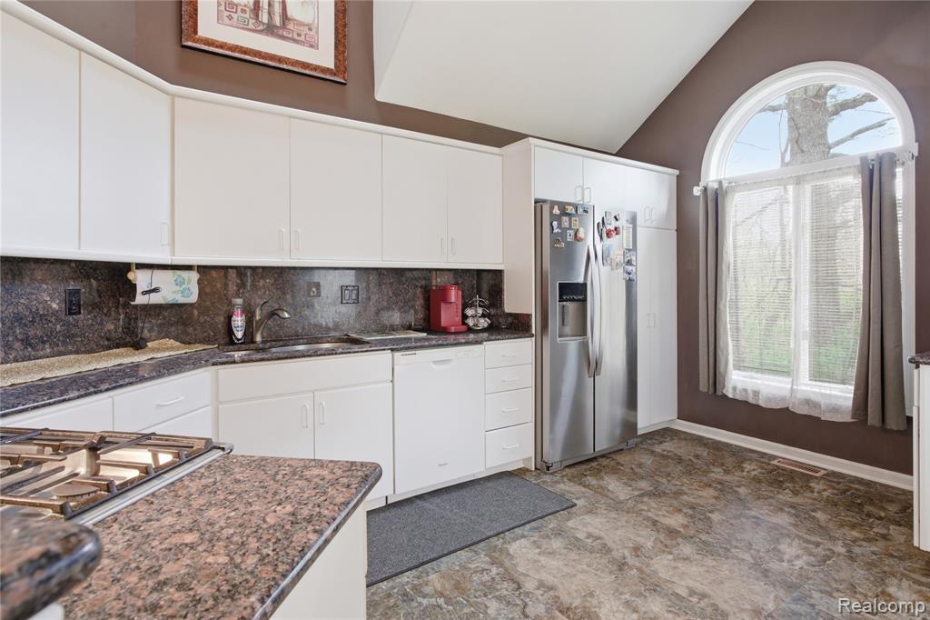 6432 Pinebrook Lane Property Photo 11