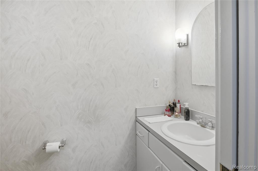 6432 Pinebrook Lane Property Photo 13