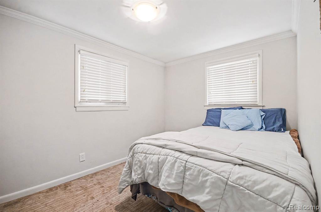 2126 Roslyn Road Property Photo 9