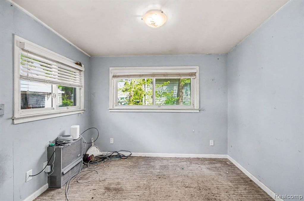 2126 Roslyn Road Property Photo 10