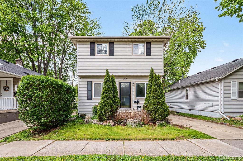 2126 Roslyn Road Property Photo 16