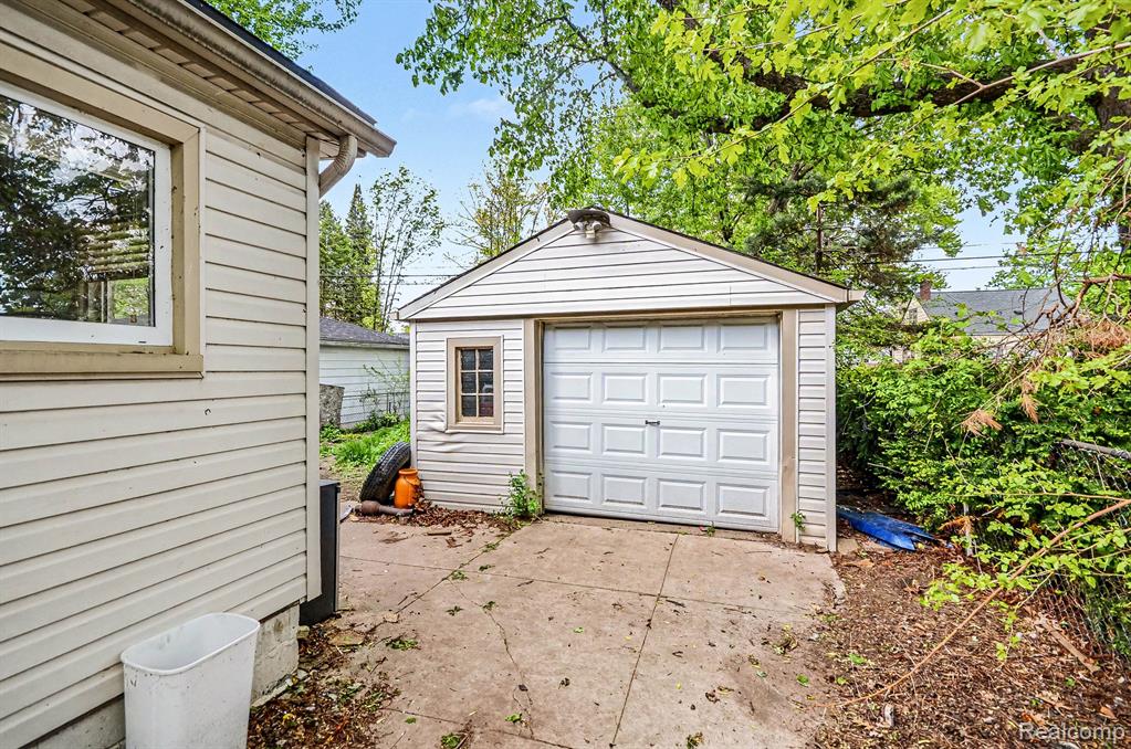 2126 Roslyn Road Property Photo 22