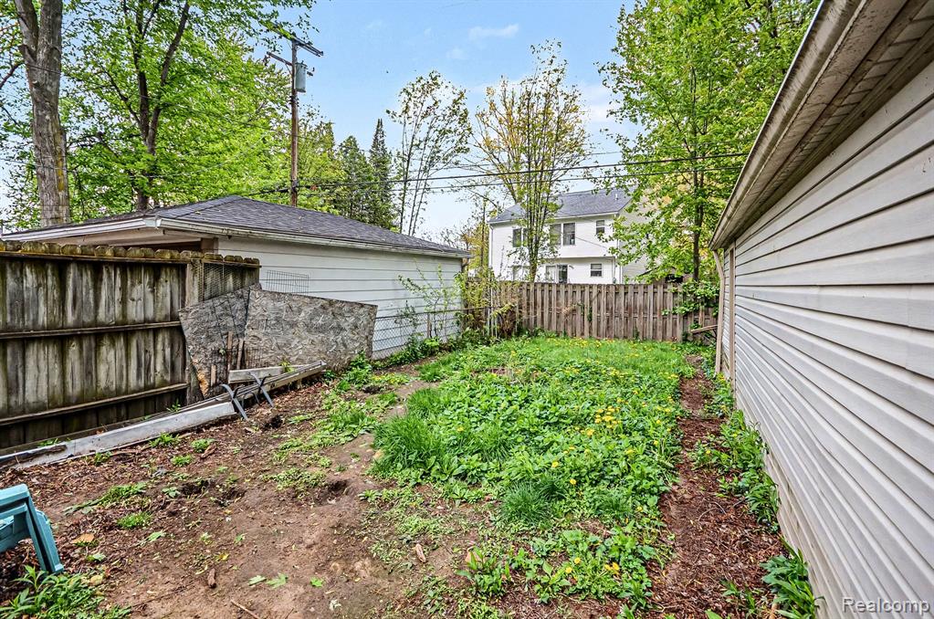 2126 Roslyn Road Property Photo 23