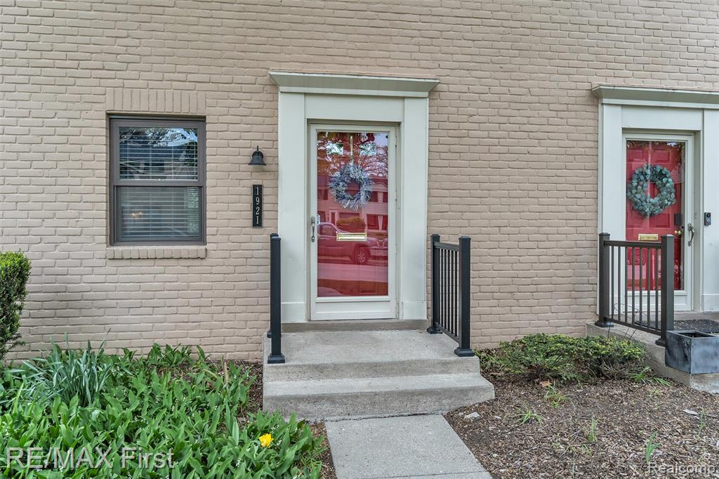1921 Graefield Road Property Photo 3