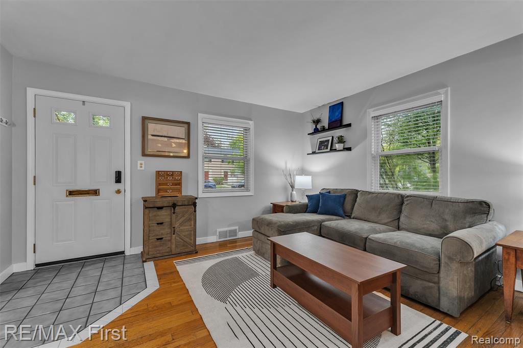 1921 Graefield Road Property Photo 5