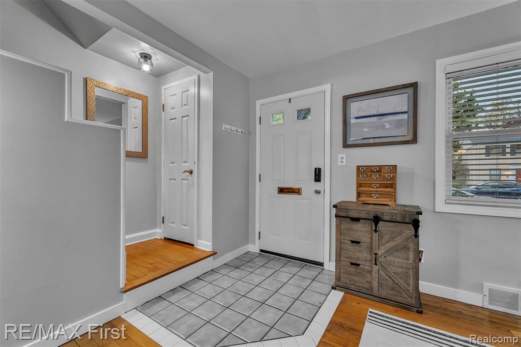 1921 Graefield Road Property Photo 6