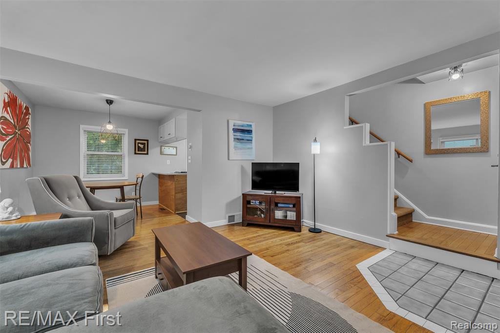 1921 Graefield Road Property Photo 7